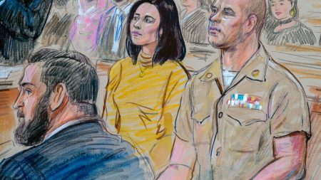 Marinsoldat som adopterade afghanskt spädbarn får rättens godkännande att behålla vårdnaden