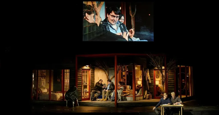 Klimataktivist stormade Dramatens scen