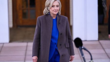 Hillary Clinton: Bill Clinton kände inte till Epsteins brott