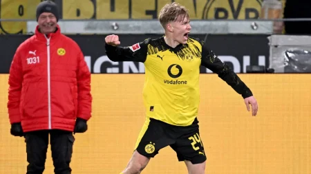 Svenska landslagsbacken Daniel Svensson imponerade när Borussia Dortmund mötte Bayern München