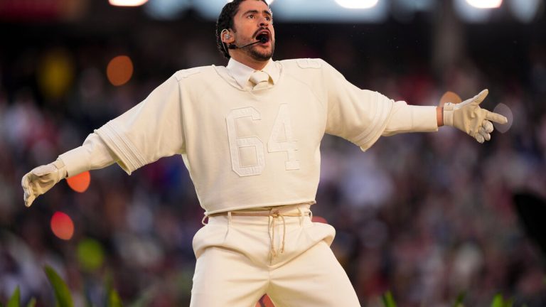 ”Bad Bunny ska medverka i historiskt drama om Puerto Rico”
Note: In Swedish, ”Puerto Rico” is typically written as ”Puerto Rico” (keeping the original spelling) or sometimes as ”Porto Rico” (which is an older spelling). I’ve used ”Puerto Rico” in this translation as it’s the more common modern spelling in Swedish.