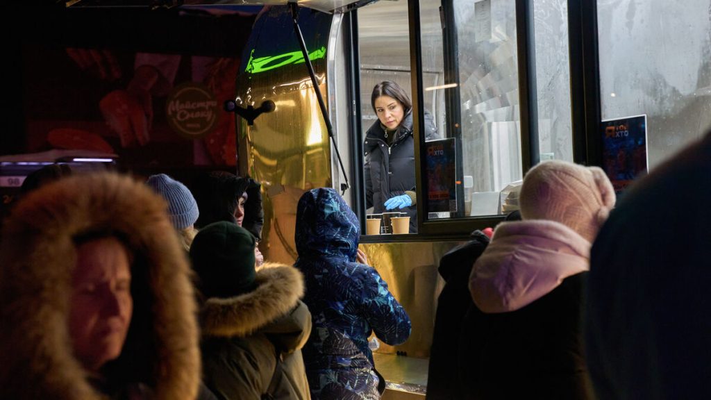 Omkring 1 600 byggnader i Kyiv utan värme efter ryska attacker