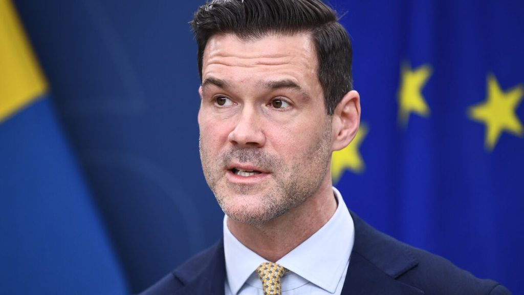 Forssell om tonårsutvisningar: Arbetar på en lösning