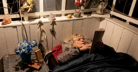 Trots iskyla, snö och rusk: 83-åriga Anschen sover utomhus varje natt