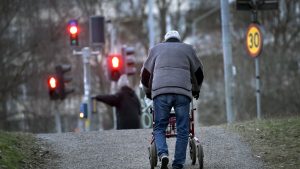 Polisen varnar för ny bluffmetod där bedragare knackar på dörren hos äldre