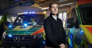 Patienter ska riskbedömas efter mordet på en ambulansmedarbetare