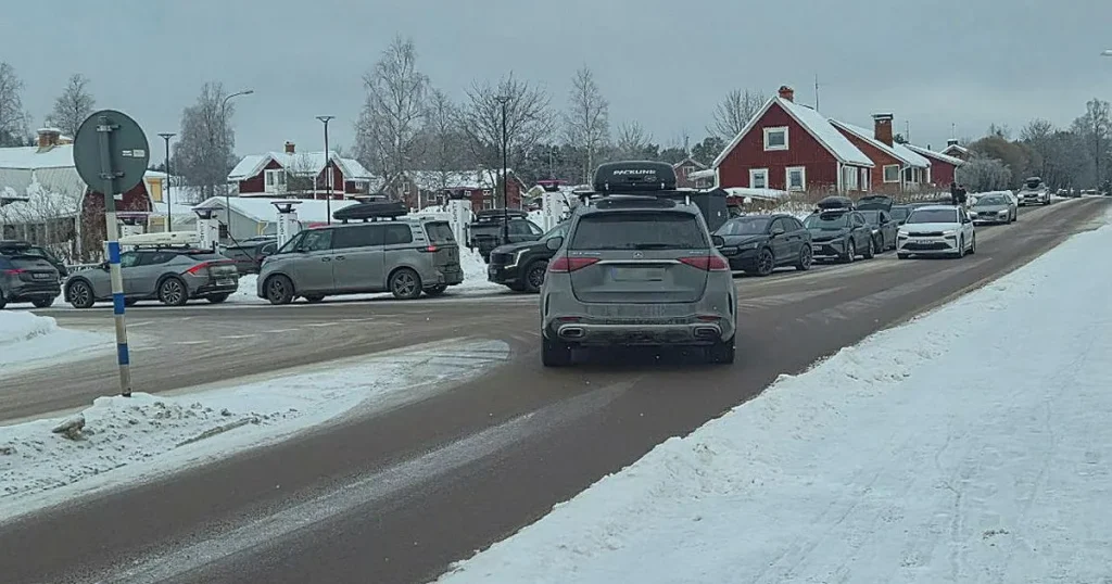 Varning för långa elbilsköer i Dalarna under sportlovet