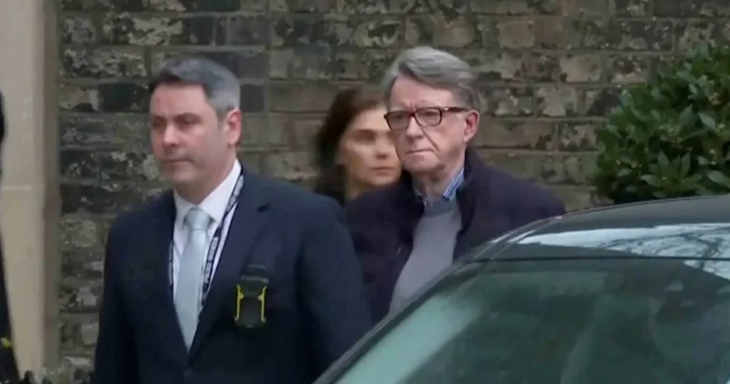 Mandelson gripen av polis i Epsteinutredning