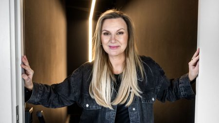 Sanna Nielsen säger att hon vet vad hon ger sig in på när hon återvänder till Melodifestivalen för att fira 30 år som artist