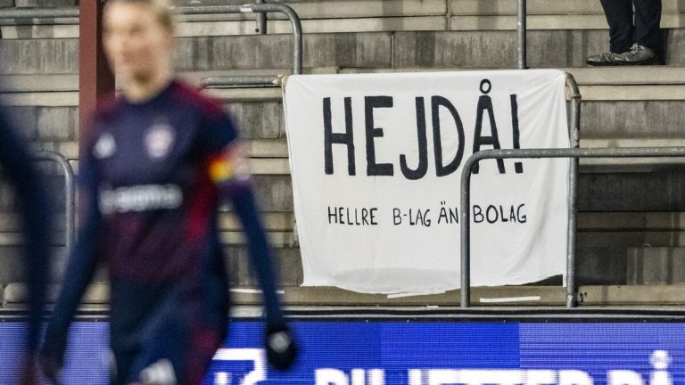 Protestbanderoll mot Rosengårds bolagisering vid Svenska cupen-match