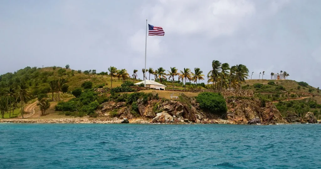 Epstein lovade bort ökända ”pedofil-ön” till svenskans dotter