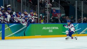 Titel på svenska:
USA redo för OS-final, rivaliserande möte väntar