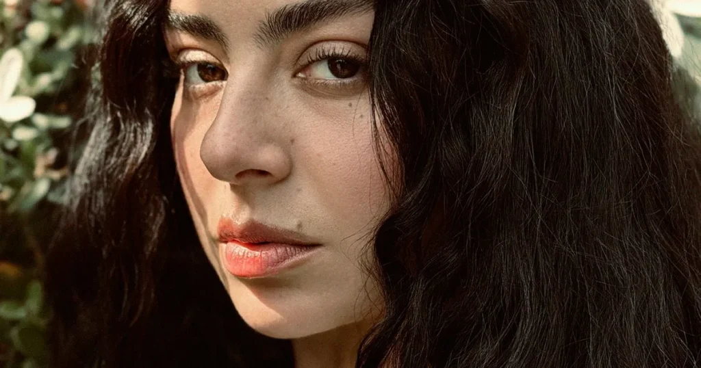 Charli XCX bevisar åter att hon driver den kreativa utvecklingen