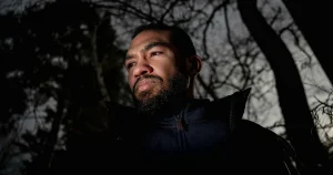 John Njie i sin första huvudroll: ”Skönt att få spela en hel person”