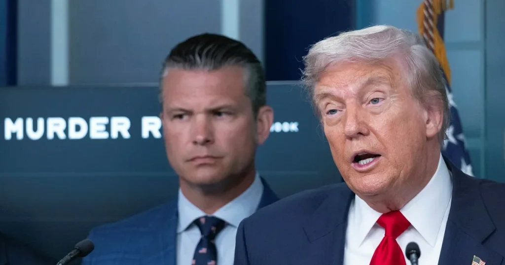 Kristofer Ahlström: Krigsministern tuppar sig – men är en tunnis i bänkpress