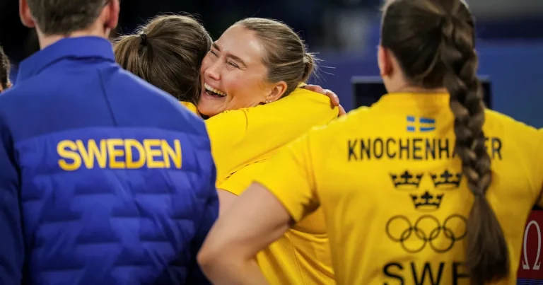 Rensade bort Kanadas stenar – Sverige till curlingfinal