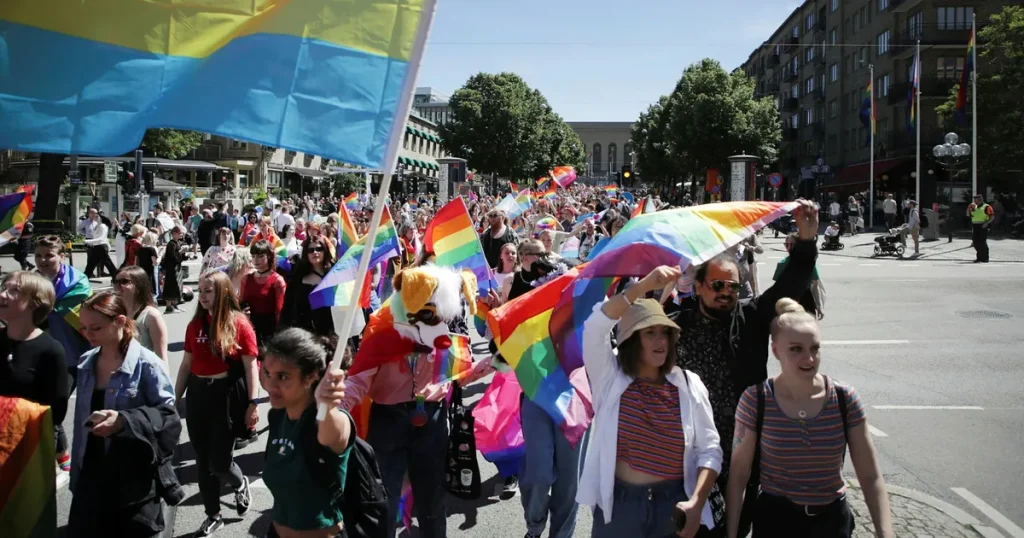 ”Resan från ’bögknackarstad’ till föredöme måste fortsätta”