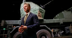 Sverige köper lastbilskanon mot drönare till Ukraina för två miljarder