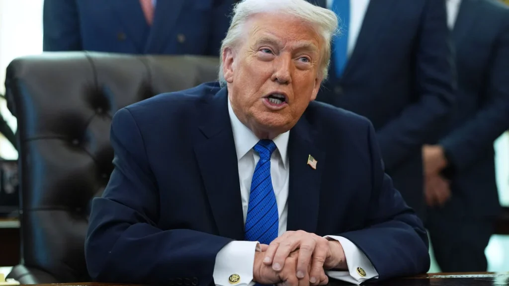 Trump säger att Iran pratar med oss