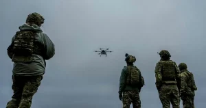 Större och smartare drönare förändrar kriget
