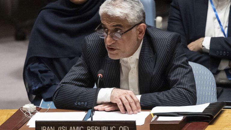 Efter hoten lämnar Iran in brev till FN