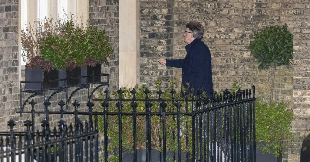 Mandelson släppt mot borgen