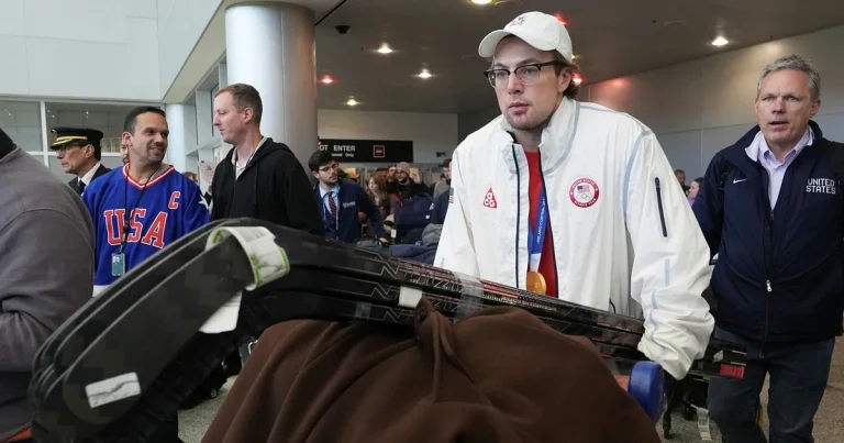 OS-stjärnor ber om ursäkt efter Trumps skämt