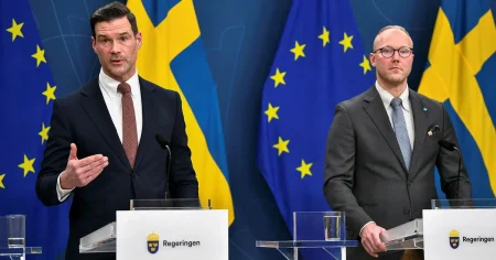Regeringen och SD förhandlar om tonårsutvisningar