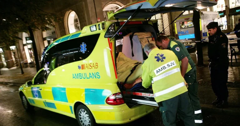 Krismöten om arbetsstopp för ambulanspersonal