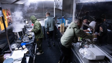 Kievbor lämnar sina hem i jakt på värme