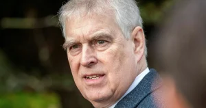 Andrew kan petas från tronföljden: ”Han måste bort”