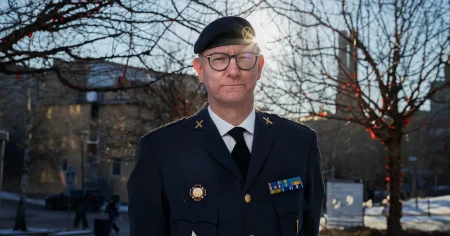 Militärexperten Johan Huovinen svarar på frågor från Kiev