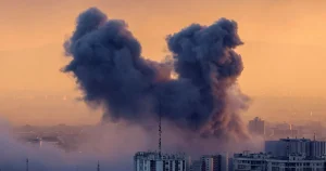 Tara Moshizi: Jag vill trösta mamma och få tag i pappa, samtidigt jublar en del av mig