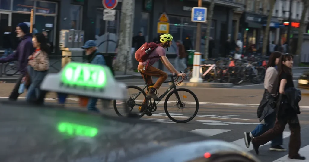 Kaos i trafiken gör cykelvägar till het fråga i Paris