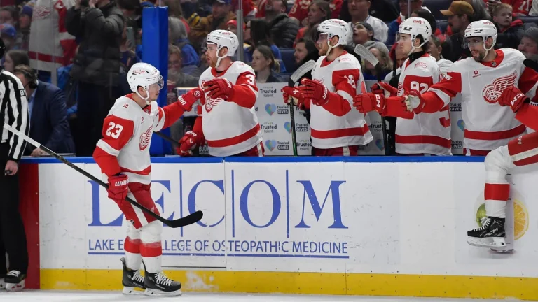 Lucas Raymond nätar i Detroits 5-2-seger över Buffalo