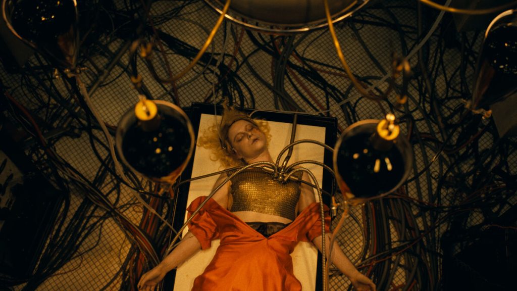 Maggie Gyllenhaal ger liv åt Frankensteins brud