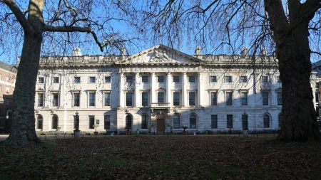 Tre misstänkta spioner gripna i Storbritannien på grund av misstankar om spionage för Kina