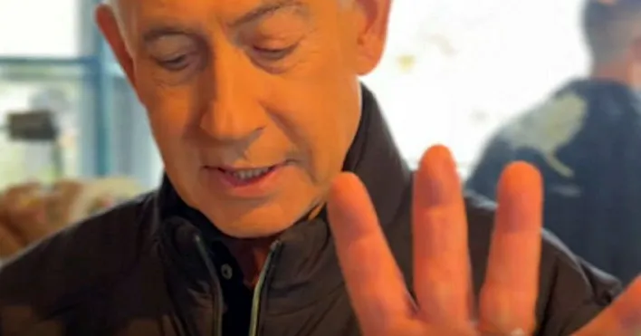 Netanyahu visar händerna efter dödsrykten