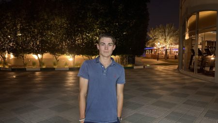 Axel fast på golfresa – flyglarm mitt i natten