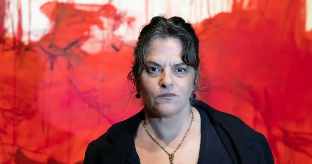 Dame Tracey överraskar med måleri som har nerv och närvaro