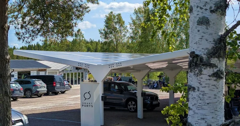 Laddar bilar med solel: ”Enorm marknad”