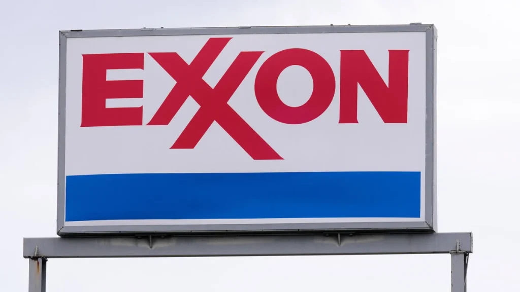 Amerikanska bilister känner kriget vid pumpen när bränslepriserna stiger