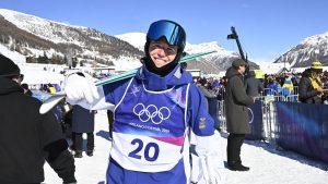 Svenska OS-åkaren Rasmus Stegfeldt på pallen i världscupen i Japan