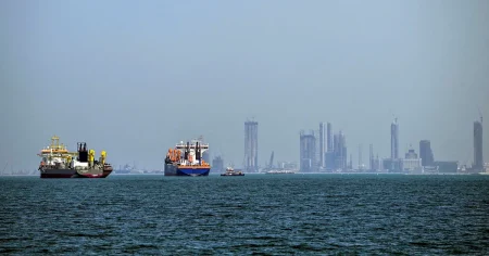 Hundra fartyg har passerat Hormuz – de flesta med koppling till Iran