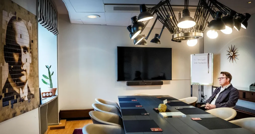 Hans släkt sitter på miljarderna och makten: ”Det är nyckeln till att lyckas”