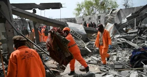 Kriget mellan grannländerna trappas upp – 400 döda vid sjukhus i Kabul