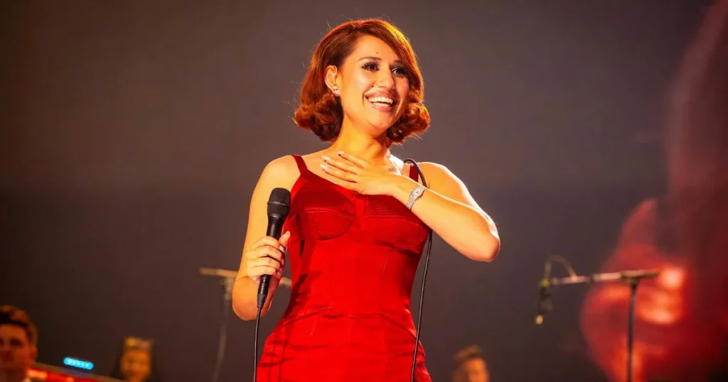 Raye tar i från tårna på nya albumet