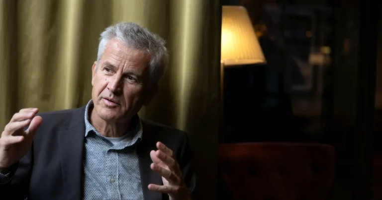 Uwe Wittstock: Vad händer när litteraturen tvingas upp på barrikaderna?