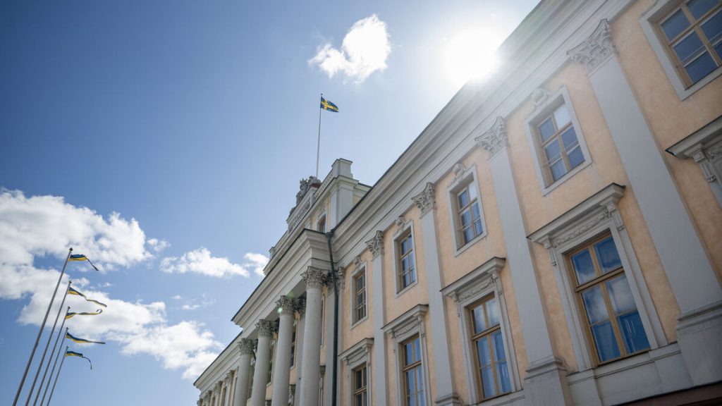 Utrikesdepartementets tjänstemän deltog i Irans firande – kritiseras av S