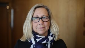 Liberala partiets veteran Helene Odenjung kan avgå om samarbete med Sverigedemokraterna godkänns, skriver att hon är arg och besviken